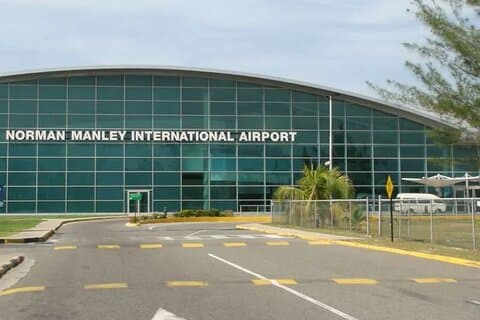 NMIAからキングストンのホテルへの空港送迎