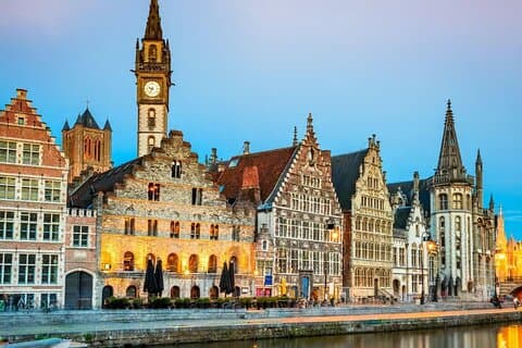 Gent Private Walking Tour com um local