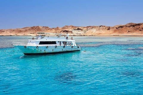 Tirana Island Yacht Utflukt fra Sharm El Sheikh