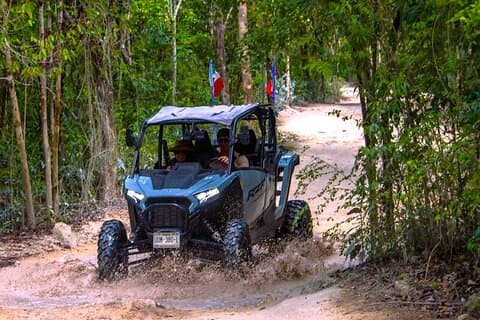 Razor off Road-eventyr til Jade Caverns og Beach Club