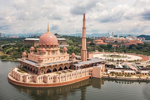 クアラルンプール発プライベートツアー:プトラジャヤ湖とピンクモスク