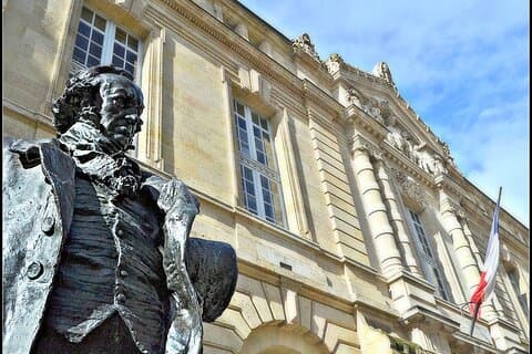 Bordeaux Prestige Tour 18th Century City Tour og vinsmaking