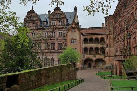 ヴィースバーデン発プライベートハイデルベルク&ネッカー川ツアー8時間