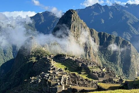 Machu Picchu Tour by Train 2 Days Lunch Included