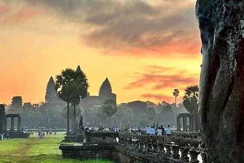 Siem Reap: Angkor Wat Sunrise Tour by Vintage Jeep