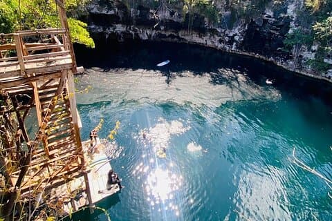 Fiets- en zwemtocht in een open cenote in de jungle