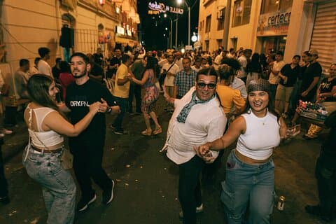 Friday Night Street Salsa und Bar Crawl in Cali, Kolumbien