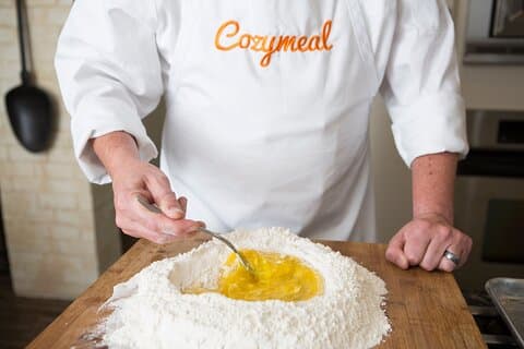 Cours de pâtes italiennes intime à Edmonton (inclut un repas de 4 plats)