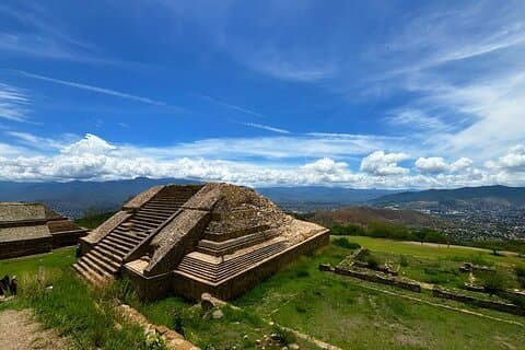 Tur till Monte Alban, urminnes mezcal, Alebrijes och svart lera