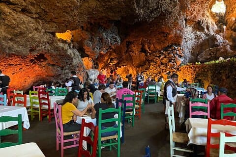 Teotihuacan-pyramiderne og La Gruta Restaurant