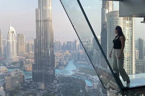 Sky Views Observatory Deck com passeio de vidro
