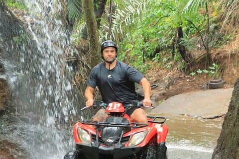 Ubud ATV passeio pela selva e cachoeiras