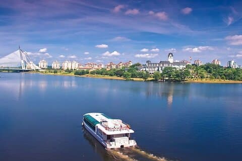 Private Half-Day Putrajaya Tour with Lake Cruise