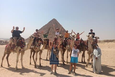 Giza Plateau Tour: Pyramids, Sphinx & Panoramic View