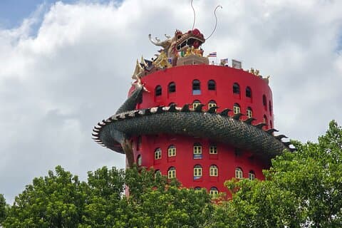大仏塔とワット・サム・プラーンのある水上マーケット