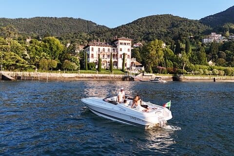 2 hour Lake Como Boat Tour with Exclusive Villas and Gems