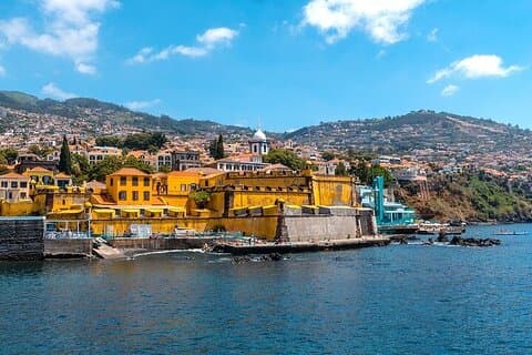 Hallo Funchal : Privé 2 - Uur durende intro stadswandeling met lokale Gids