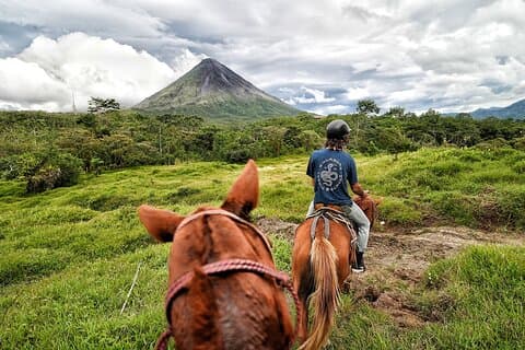 Passeggiata a cavallo e benessere e maschera all'argilla ad Arenal