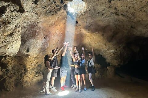 テオティワカン、洞窟を探検し、エネルギーストーンを知る