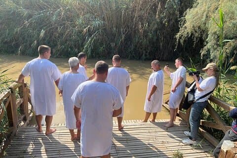Tour privado por el sitio de bautismo del río Jordán y el Mar Muerto desde Ammán