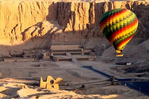 2-tägige Luxor-Tour ab Hurghada mit Fahrt mit Sonnenaufgang-Heißluftballon