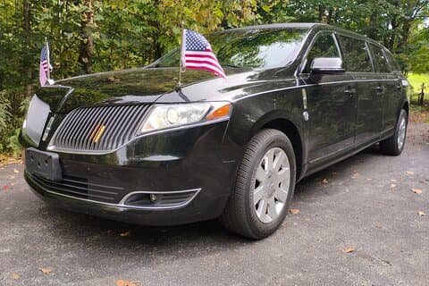 NON-BUS Lincoln MKT Limousine Traverse Wine Tour