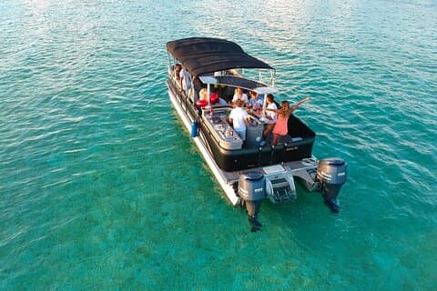 Toa Boat Bora Bora Private Lagoon-tur med lunsj på Entertainer Bar Boat