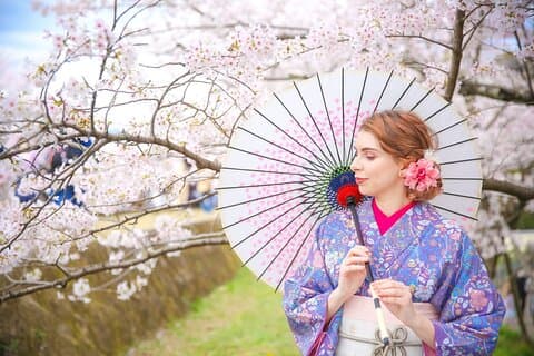 Kimono i Kyoto Stilig makeover og posisjon fotografering