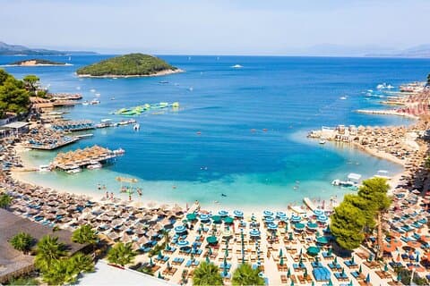 Von Tirana/Durres : Ksamil Beach, Saranda & Gjirokastra Tagesausflug
