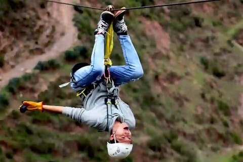 Adrenalina no Sacred Valley Zipline e ATVs Moray Minas de Sal