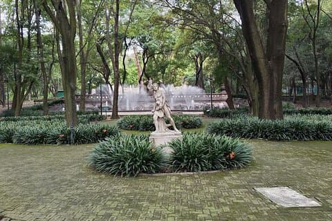 Ljuden från Chapultepec: En musikalisk resa genom Mexikos historia