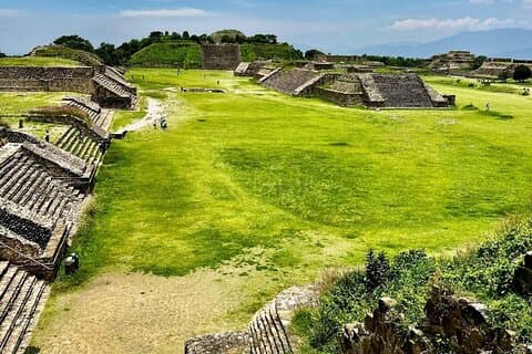 Ruta Monte Albán Mezcal Barro Negro y Alebrijes Tour