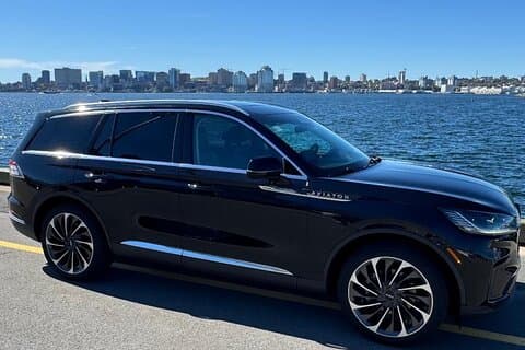 Halifax YHZ Airport Pre-Arranged Luxury Sedan Service