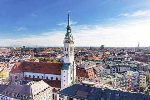 Traslado privado de Múnich a Núremberg con 2h Turismo
