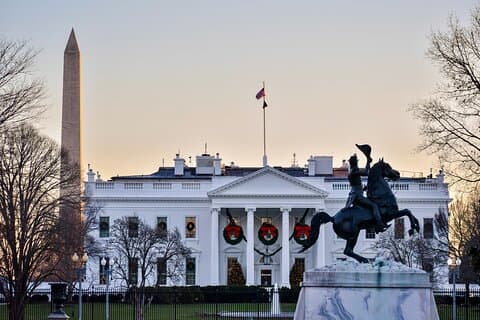 Donuts, Lights & History: DC’s Holiday Walking Food Tour