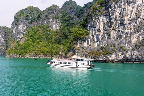 Halong Shore Excursion : Croisière incroyable d'une demi-journée à la baie d'Halong
