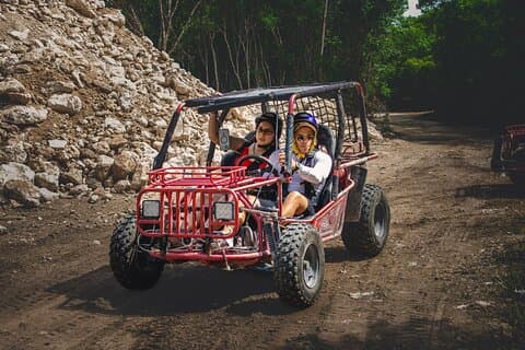 Aventure complète dans la jungle : buggies, tyroliennes et cénotes