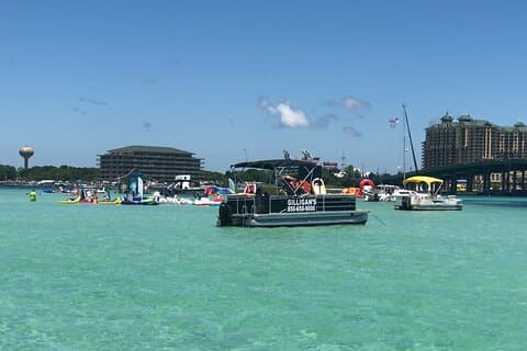 Hoteller i nærheten av Gilligans 12 Passenger Pontoon Rental