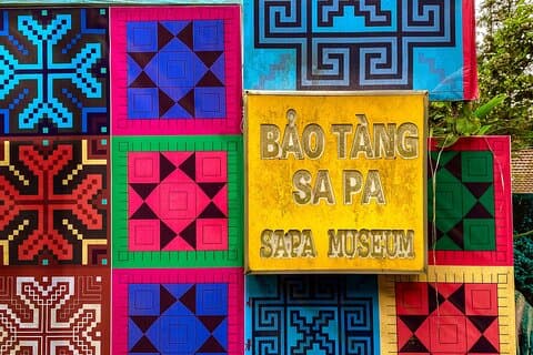 Halvdags Sapa kulturtur: Stenkirke, Museum, Kat Kat