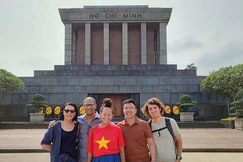 Ho Chi Minh Mausoleum und B52 Bomber Sites Tour
