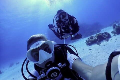 Hurghada Plongée pour Plongeur Certifié avec Déjeuner Boissons Transfert