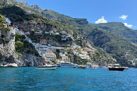 Tour privado en barco por la costa de Amalfi desde Sorrento