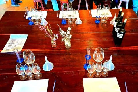 Tour privado por bodegas con desayuno, blending game y almuerzo