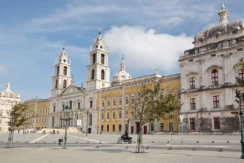 Autentisk Portugal – palasser og hav fra Lisboa til Mafra og Queluz