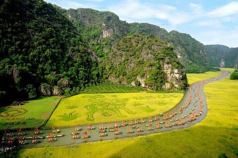 Hoa Lu Temples and Tam Coc Boat Ride Day Trip