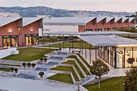 THE MALL Outlet Firenze - リヴォルノ発プライベートショッピング