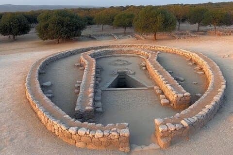 Cagliari: tempio a pozzo e museo di Cabras