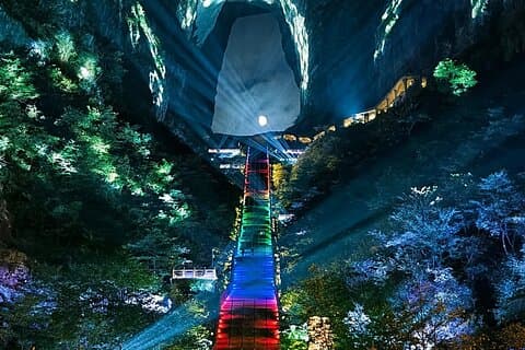 Tour de 3 días y 3 noches en grupo con 72 torres extrañas