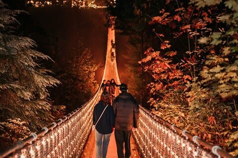 Sospeso al Ponte di Capilano: A 7 - Stop Halloween Tour Privato