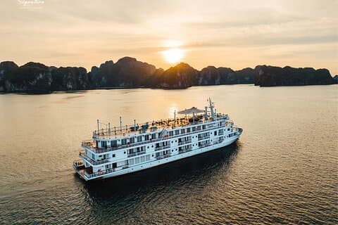 Von Hanoi : Ambassador Cruise 2D1N Ha Long Bay & Lan Ha Bay Tour